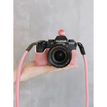 適用于富士XS10相機保護套粉色底座半套皮套小紅書同款可直取電池