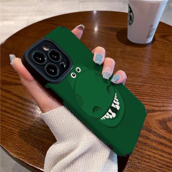 技芝 ins卡通適用IPhone13/12promax蘋果11 14手機殼16皮質xsmax男女款X/XS全包8Plus高階矽膠套軟綠色抱抱龍