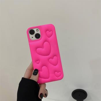 適用於iPhone14Urban Sophistication 愛心圖案羽絨服蘋果手機殼3