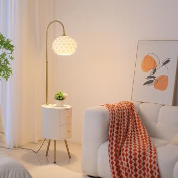 落地燈輕奢高級設計感客廳沙發旁網紅氛圍高顏值臥室床頭柜奶油風