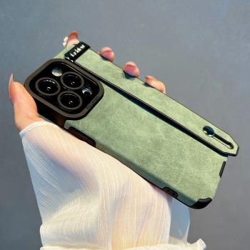 適用蘋果14promax手機殼新款iPhone13plus高階感鏡頭全包防摔13pro網紅高階小羊皮12蒼嶺綠時尚潮牌腕帶支架