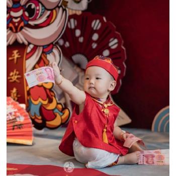 男寶一周歲宴禮服紅色真絲中式唐裝抓周桑蠶絲夏季薄款飛馬冠衣
