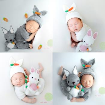 新生兒滿月寶寶兔年新款主題灰白兔卡通針織休閑影樓藝術寫真套裝