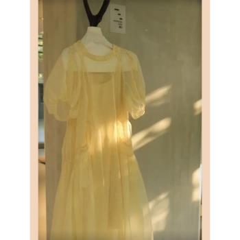 2023年夏季新款仙女溫柔高級感茶歇法式初戀鵝黃色泡泡袖連衣裙子