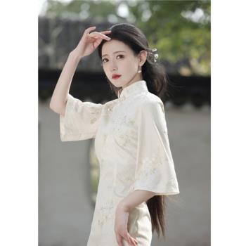 白色改良領證旗袍女夏季新款2023年輕款長袖新中式訂婚連衣裙國風