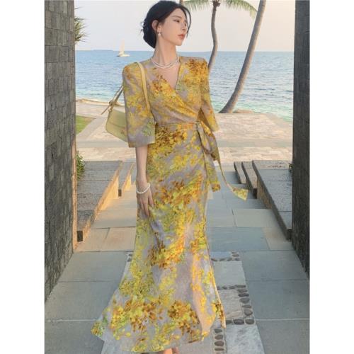 茶歇御姐輕熟風復古金色花卉浪漫碎花長裙收腰性感開叉沙灘連衣裙