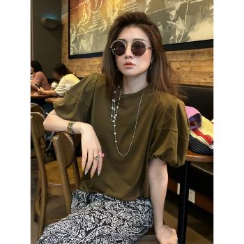 韓版軍綠色泡泡袖短袖T恤女2023夏季新款高級感寬松休閑百搭上衣
