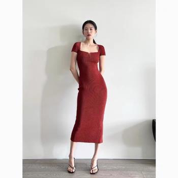 高級感酒紅色方領針織連衣裙女夏季小眾設計修身顯瘦包臀裙禮服裙