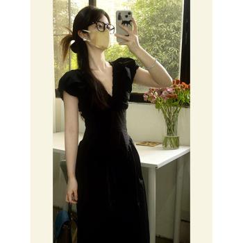 法式高端精致顯瘦裙子質感高級感小飛袖黑色連衣裙女夏季2023新款