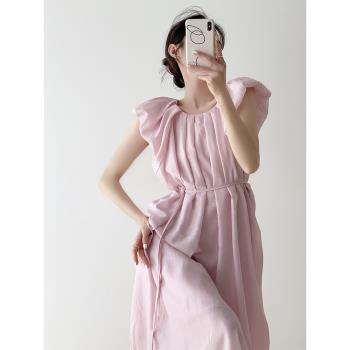 法式天絲無袖連衣裙女夏系帶褶皺設計感度假粉色小飛袖氣質長裙子