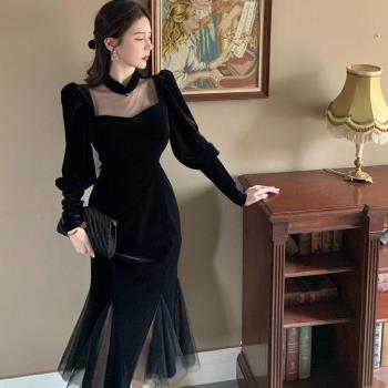 絲絨連衣裙女2023新款秋季黑色高級感網紗拼接收腰包臀長袖魚尾裙