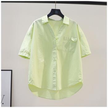 綠色短袖襯衫女夏季2023新款薄款簡約純色寬松韓版設計感通勤上衣