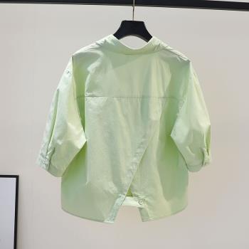果綠色短袖襯衫女款夏季新款設計感開叉寬松短款純色簡約通勤上衣