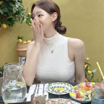 韓國東大門新款氣質女人味性感顯身材緊身高領顯瘦無袖針織背心女