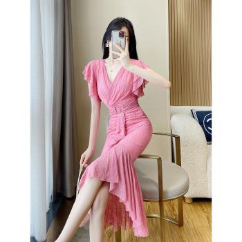 連衣裙2023新款女夏季高級感氣質粉色魚尾連衣裙荷葉邊修身包臀裙