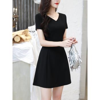 2023年韓版新款連衣裙小個子夏季小黑裙短袖v領顯瘦a字裙氣質純色