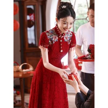 旗袍敬酒服2023新款新娘酒紅色高級感訂婚禮服連衣裙中式蕾絲流蘇