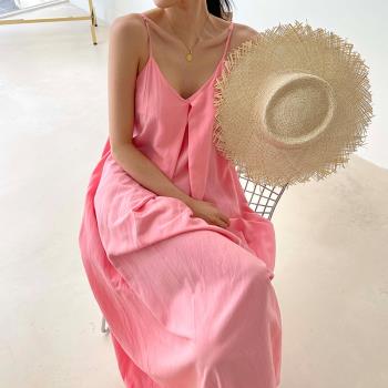 法式度假風粉色吊帶裙女夏季法式氣質壓褶設計寬松休閑純色連衣裙