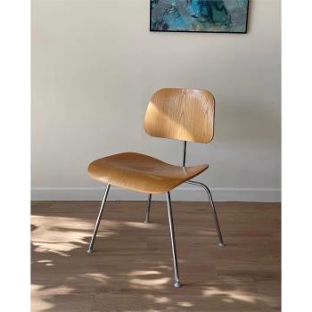 伊姆斯實木餐椅小戶型北歐ins簡約現代螞蟻椅設計師復古咖啡椅