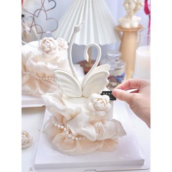 佳妍520情人節烘焙蛋糕裝飾擺件天鵝韓式冰絲紗珍珠小香風插件