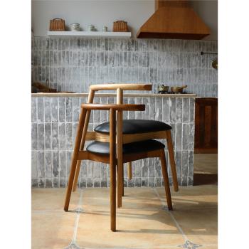 家用實木餐椅 北歐靠背椅簡約侘寂風可疊放牛角椅 輕奢高級感椅子