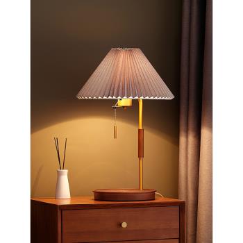 復古無線充電臺燈高級感美式侘寂風設計師款百褶實木臥室床頭燈