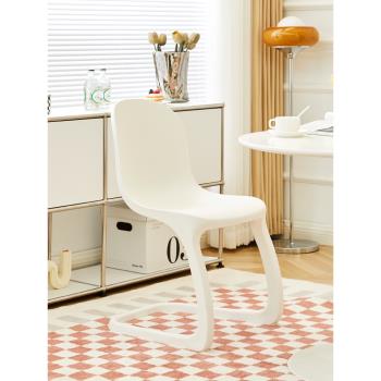 創意北歐塑料椅現代簡約家用靠背加厚餐椅大師設計奶茶店咖啡椅子