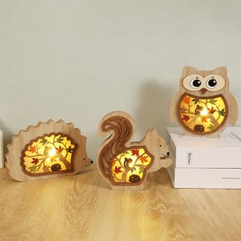 創意木制工藝品貓頭鷹松鼠擺件豐收節派對裝飾木雕發光家居擺件
