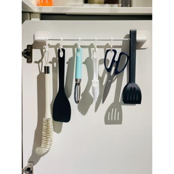 櫥柜門內側收納掛鉤廚房掛勺子鏟子廚房用品大全柜子空間利用神器