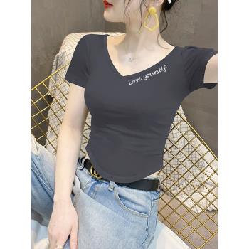 煙灰色V領短袖T恤女2023夏季新款設計感不規則扇形下擺緊身上衣潮