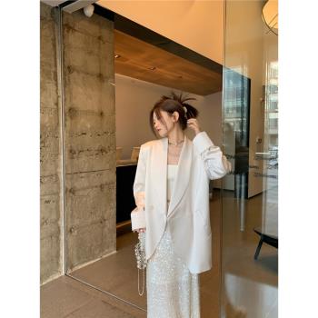 光澤感米白色緞面西裝外套女春夏新款設計感小個子復古廓肩小西服