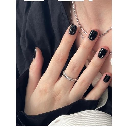 買黑色就選這一瓶吧！Lellmoll艻茉油性指甲油美甲亮面純黑色#35