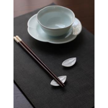 山水一間中式白瓷家用筷子架實用簡約葉子形狀筷子托墊餐具配件