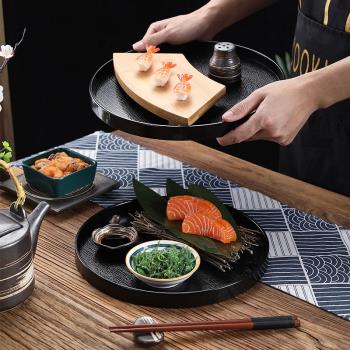 塑料托盤圓形日式餐盤圓盤餐廳酒店上菜盤黑色茶水盤壽司盤子商用