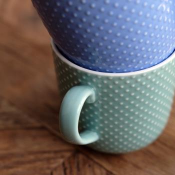 W1962英國陶瓷釉下彩凸點設計按摩手指防滑2色英式馬克杯下午茶杯