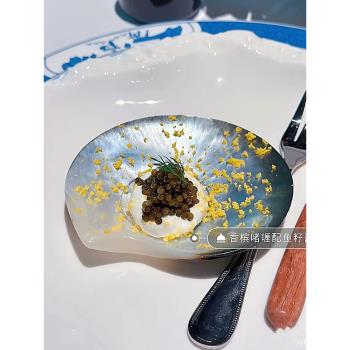 高檔西餐位上魚子醬點心碟法式分子料理日式天然黑貝殼碟創意餐具