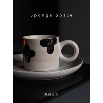 Sponge Space黑色花朵陶瓷咖啡杯馬克杯牛奶杯復古手繪陶瓷盤禮物