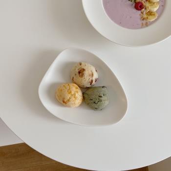 日式啞光點心盤可愛桃心陶瓷小碟蛋糕甜品7寸好看的裝零食的盤子