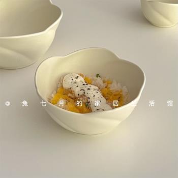 兔七月| 奶油啞光質感小眾米色蓮花造型陶瓷碗家用米飯碗湯碗