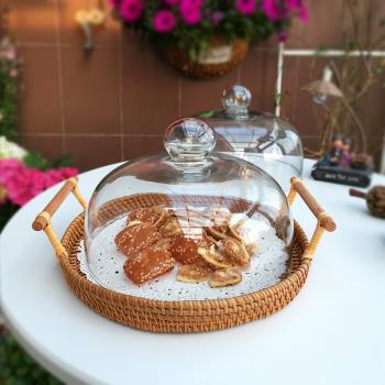 家用蛋糕罩透明玻璃蓋子 藤編托盤密封早餐點心盤 創意ins保鮮蓋