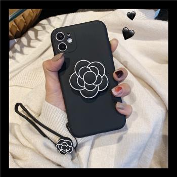 簡約山茶花支架掛繩iPhone16promax手機殼14plus矽膠蘋果Xsmax個性12全包11pro潮牌15黑色系XR防摔13mini女8P