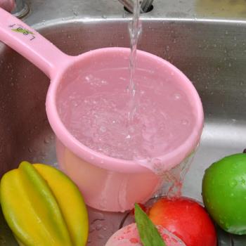 日本進口家用廚房水瓢塑料水舀子長柄水殼湯勺加厚兒童洗頭水勺子