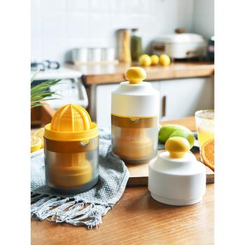 日本便攜手動榨汁杯橙子檸檬榨汁器水果原汁擠壓汁器迷你榨果汁機