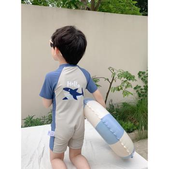兒童連體短袖泳衣男童夏季可愛鯊魚防曬速干中小童海邊度假套裝