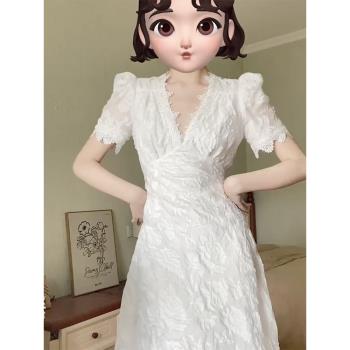 茶歇法式高級感氣質白色訂婚連衣裙女夏季小香風重工V領蕾絲長裙