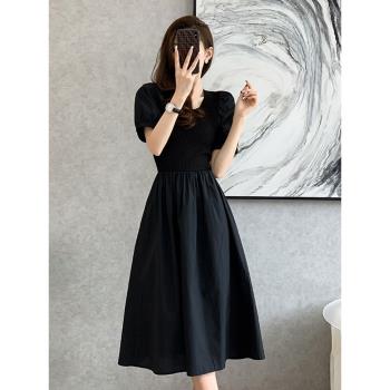 黑色泡泡袖巨顯瘦連衣裙女夏高級感氣質收腰法式復古赫本風小黑裙