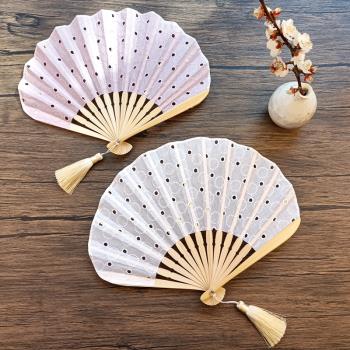 莫干扇 棉布刺繡小扇子新中式溫柔甜美粉色白色貝殼扇葵形扇旅拍