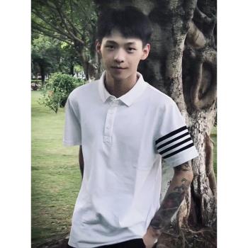 今年夏季流行潮流潮牌簡約四條槓翻領痞帥氣質百搭polo衫上衣男生