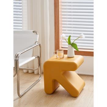 創意網紅箭頭小板凳子簡約客廳家用設計感換鞋凳簡易塑料兒童矮凳