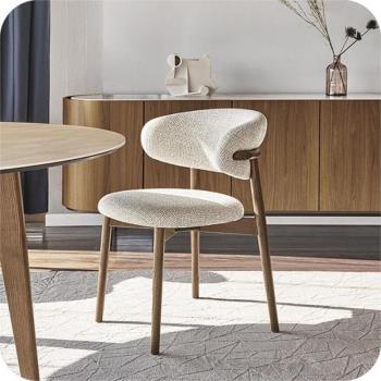 現代簡約實木餐椅北歐設計師皮布椅子小戶型日式家用靠背餐廳椅凳